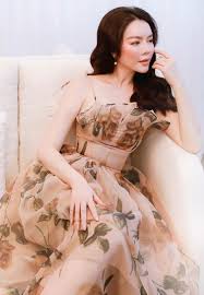 Lý nhã kỳ còn bộc bạch rằng thực sự kỳ rất yêu ẩm thực việt nam, đến nỗi đi ra nước ngoài cũng mang theo cả mắm tôm, đồ ăn việt nam, mong rằng các bạn có thể thực hiện được ước mơ đó thay cho kỳ và hàng triệu người việt nam. Tuá»•i 39 Ly Nha Ká»³ Ngay Cang Quyáº¿n RÅ© Gá»£i Cáº£m Vietnamnet