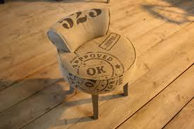 Ein Ausgedienter Jutesack Findet Neue Verwendung Als Modischer Sitzbezug So Sieht Ein Neu Designter Sessel Aus Upcycling Upcycling Ideen Jutesack