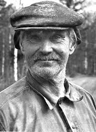 Oskar Andersson f. 1893, död 1972. Bodde på Åsabacken uppe på Billingen med  sin fru Nanny o ende sonen Emil. Se boken "Billingen Längesen nr 2".  -Västergötlands museum