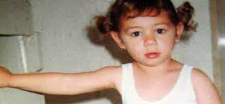 I carabinieri dei ris all'esterno della casa dove ha abitato anna corona, in via luigi pirandello a mazara del vallo (ansa). 9 Ua2b8krub Xm