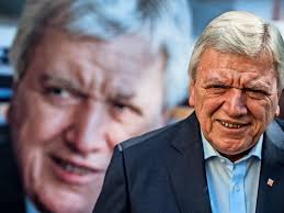 Ministerpräsident bouffier und kultusminister lorz gaben details bekannt. Cdu In Hessen Sinkt Unter 30 Prozent Bouffier Nur Noch Zweiter