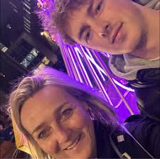 Please don't shoot me… but anyone in bardolino can tell me what the current  weather is? Just getting ready to pack 🙈