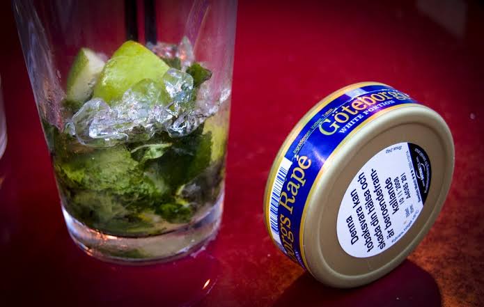 Bild på snus och alkohol