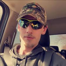 is there anyone i can pay a couple bucks to shovel out my elderly fathers  car and sidewalk/steps