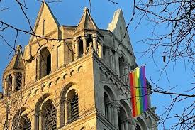 Picture alliance / imagebroker | svarc, p. Sankt Maximilian Hisst Die Regenbogenflagge Mk Online