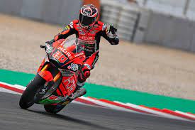 Pembalap petronas yamaha fabio quartararo kembali mencatatkan waktu tercepat yakni, 1'32,017 detik. Fabio Quartararo Pemenang Termuda Kedua Di Moto2 Setelah Marc Marquez Ridertua Com