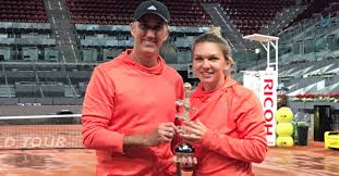 Simona halep a devenit prima româncă nr. Pro Tv 3 Sponsori Uriasi Si 20 000 000 Castigati Din Tenis La Cat A Ajuns Averea Simonei Halep Dupa Ce A Devenit Nr 1 Mondial