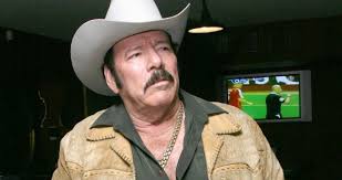 VIDEO: Lalo Mora toca a otra fan mientras bailan y vuelve a desatar  polémica | SinEmbargo MX