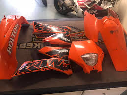 The small 8.5 litre fuel tank hangs down over the engine to keep things narrow and the weight low which gives a reasonable. Just Dirt Bikes Wrecking Ktm 250 Exc F 2007 Facebook