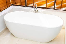 Alcove cast iron bathtubs are usually 60 inches long, hold 32 gallons of water, and weigh 320 pounds on average. 5 Best Alcove Bathtubs 2021 Reviews Sensible Digs