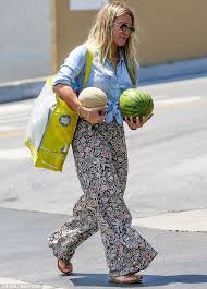 Pictures, albums, videos, and basically whatever she feels like posting. Hilary Duff Jiggles Her Melons In Denim Blouse Daily Mail Online