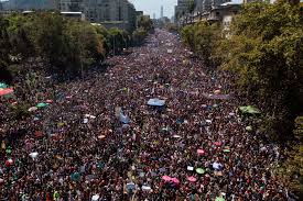 Por que é permitido um homem andar sem camisa na rua e proibido mulher. Mare Chilena Puxa Protestos E Milhoes De Mulheres Mostram Sua Forca Nas Ruas Da America Latina Internacional El Pais Brasil