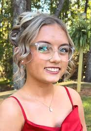 Mackenzie Hairstylist Cara