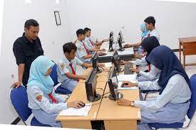 Check spelling or type a new query. 7 Bukti Kalau Anak Smk Emang Lebih Keren Dari Anak Sma