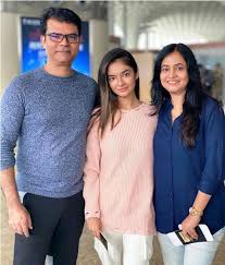 Anushka Sen Wiki Age Boyfriend Family Biography More Wikibio Anushka sen lifestyle 2020, life story, boyfriend, income, family, cars, age biography & net worth. anushka sen wiki age boyfriend