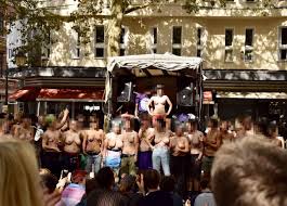 Maybe you would like to learn more about one of these? Nibitrans Ich Oberkorperfreier Protest Von Trans Und Nicht Binaren Aktivist Innen Auf Der Trans Pride Cologne 2019