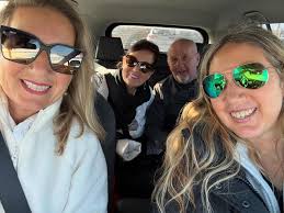 QC ➡️ MTL by car with a fabulous scenery ❄️ with the family #cousins