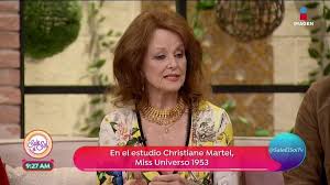 "En el estudio Christiane Martel, Miss Universo 1953"