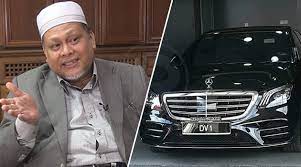 Cerita dewasa | nikmatnya dibuat mainan 3 anak majikan. Anak Menteri Pakai Kereta Mewah