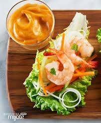 Roule De Crevettes Et De Laitue Avec Sauce Eclair Aux Arachides Qu Est Ce Qui Mijote De Kraft Recipe Shrimp Lettuce Wraps Easy Peanut Sauce Appetizer Recipes