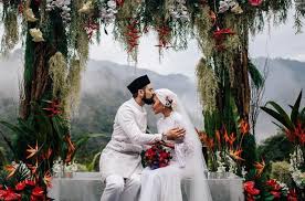 Dengan sekali lafaz, penyanyi yuna sah menjadi isteri kepada adam sinclair di majlis pernikahan yang berlangsung di puncak rimba, bentong pada jam 7 petang. Gambar Yuna Dedah 6 Jenis Gaun Yang Digunakan Sepanjang Majlis Perkahwinan Cantiknya