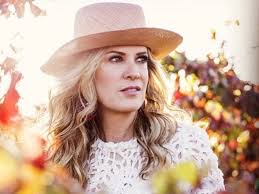 Esas ganas fue las que sintió la sensacional rebecca de alba, quien reapareció frente a las cámaras con un nuevo programa y un fenomenal cambio de look. Rebecca De Alba Mas Sincera Que Nunca Su Romance Con Luis Miguel Su Relacion Con Ricky Martin Y Su Salida De Un Nuevo Dia Infobae