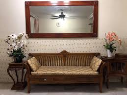 Perabot art deco untuk ruang tamu biasanya melibatkan kehadiran countertop marmer, besi besi tempa dan elemen hiasan dalam bentuk matahari, segitiga, bulatan dan zigzag. Hampir 20 Tahun Dengan Kayu Jati Selera Deko Berubah Kepada Ala Scandinavian Hias My