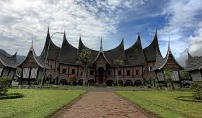 Jadi pahlawan dan hari lahirnya. Menengok Kawasan Saribu Rumah Gadang Suara Surabaya