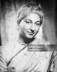 7 055 photos et images haute résolution de Rau