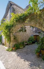 A Beautiful Archway In Grignon Drome Provencale Grignan Paysage Paysage France