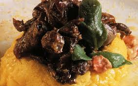 Si narra, infatti, che già nel 1800 questo piatto venisse preparato dalle donne venete che utilizzavano il bottino dei mariti che ritornavano dalla caccia. La Polenta E Osei In Tivu E Un Piatto Indigesto Spizzichi E Bocconi Bergamo