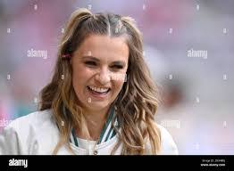 Laura Lively's Instagram, Twitter & Facebook