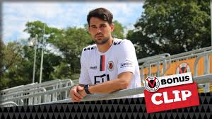 Der innenverteidiger, der beim fc einen vertrag bis 2023 besitzt, schließt sich zur kommenden saison dem slowenischen rekordmeister nk maribor an. 3 Liga Aaron Berzel Stellt Sich Im Video Bei Den Fans Des Fc Viktoria Koln Vor