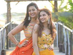 Shweta tiwari's teenage daughter palak, who had earlier pulled out of a bollywood film, has finally shweta tiwari with daughter palak at shivangi joshi birthday party 2018 visit primefeed.in/ for. Shweta Tiwari Takes Out Daughter Palak For Grocery Shopping The Latter Complains That S The Only Time Her Mom Prioritizes Her Times Of India