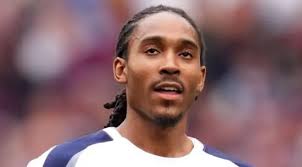 Manchester United za ta tsawaita ƙwantriagin Evans a Old Trafford