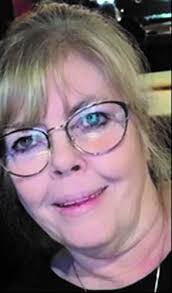 Lisa Roach's Instagram, Twitter & Facebook