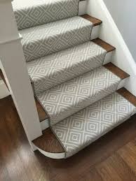Moderner Treppenteppich Klassisch Farbduo Schwarz Weiss Treppenteppich Treppen Teppiche Schone Treppe