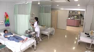 bit.ly3mdO8ev  「内緒にするって約束できる？」入院中、性欲処理が出来なくてつらい…！そんな僕を見て同情してくれたナースさんが僕のチ○コに手を伸ばす…【パート1】 -  XNXX.COM