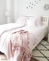 Das Kuschelige Plaid Sorbet Eignet Sich Perfekt Als Sofa Oder Tagesdecke Oder Fur Das Bett Das Zarte Rosa Harmoniert Wund Kissen Sofa Online Mobel Diy Zimmer