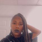 Shanae Grant's Instagram, Twitter & Facebook