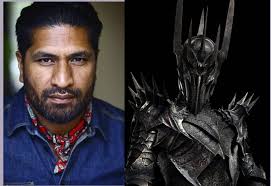 Melian O ator neozelandês Sala Baker, nascido em 22 de setembro de 1976  esta completando 45 anos de idade. Originalmente contratado como um dos  vários dublês para a trilogia de filmes O