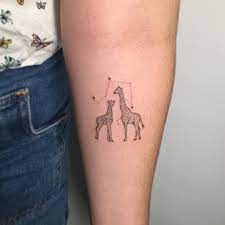 Mini Jirafitas Y Constelacion De Libra Chile Instachile Chilegram Santiago Tattoo Tattoer Ta Giraffe Tattoos Baby Giraffe Tattoo Tattoos For Daughters