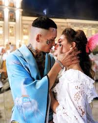 Азиз аминович оскорбился на обращение журналиста, который назвал его охранником. Ya Hochu Semyu I 10 Detej Bez Zagsa Morgenshtern Vyskazalsya O Svadbe S Dilaroj