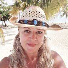 claire byrd (@theBeachByrdy)