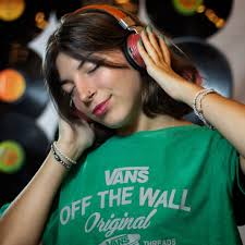 Si la música es parte fundamental de tu vida levantá la mano! Sofi eligió  escuchar Tan biónica durante su sesión, y es perfecta para acompañar estas  fotos, llenas de energía y color.