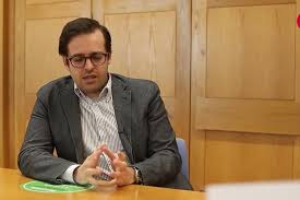 De acordo com a direção de informação do canal de televisão, a participação decorre. Saiba Mais Pedro Adao E Silva