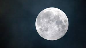 En las jornadas previas, y posteriores al 27 de abril, podremos observar nuestro satélite en fase de luna llena. Calendario Lunar Abril 2021 Cuando Habra Luna Llena Y Por Que Algunas Personas La Esperan Para Cortar Su Cabello Marca Claro Colombia