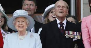 Mentre ballava con una giovane austriaca a venezia e sembrava molto intento a pestarle i piedi seguendo i tempi. Morto Principe Filippo La Regina Elisabetta Piange L Amato Marito I Funerali Nei Prossimi 10 Giorni Ma Non Di Stato Il Fatto Quotidiano