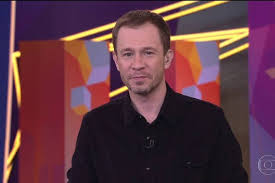 He was born and raised in são paulo, brazil. Apos Reuniao Tiago Leifert Voa Para Sao Paulo Onde Grava O Domingao 11 06 2021 Zapping Cristina Padiglione F5