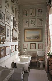 Period Style Bathroom Interior With Antique Bath And Sink Kleines Bad Gestalten Englische Landhauser Haus Umbau